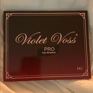 New never used VIOLET VOSS pro eyeshadow